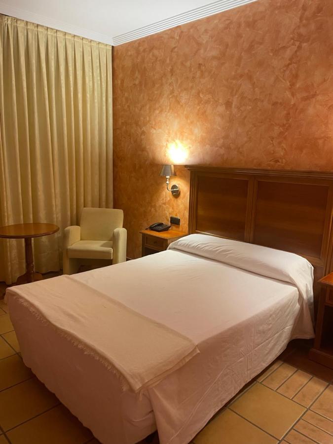 Hospedium Hotel Dona Mafalda De Castilla Plasencia Buitenkant foto