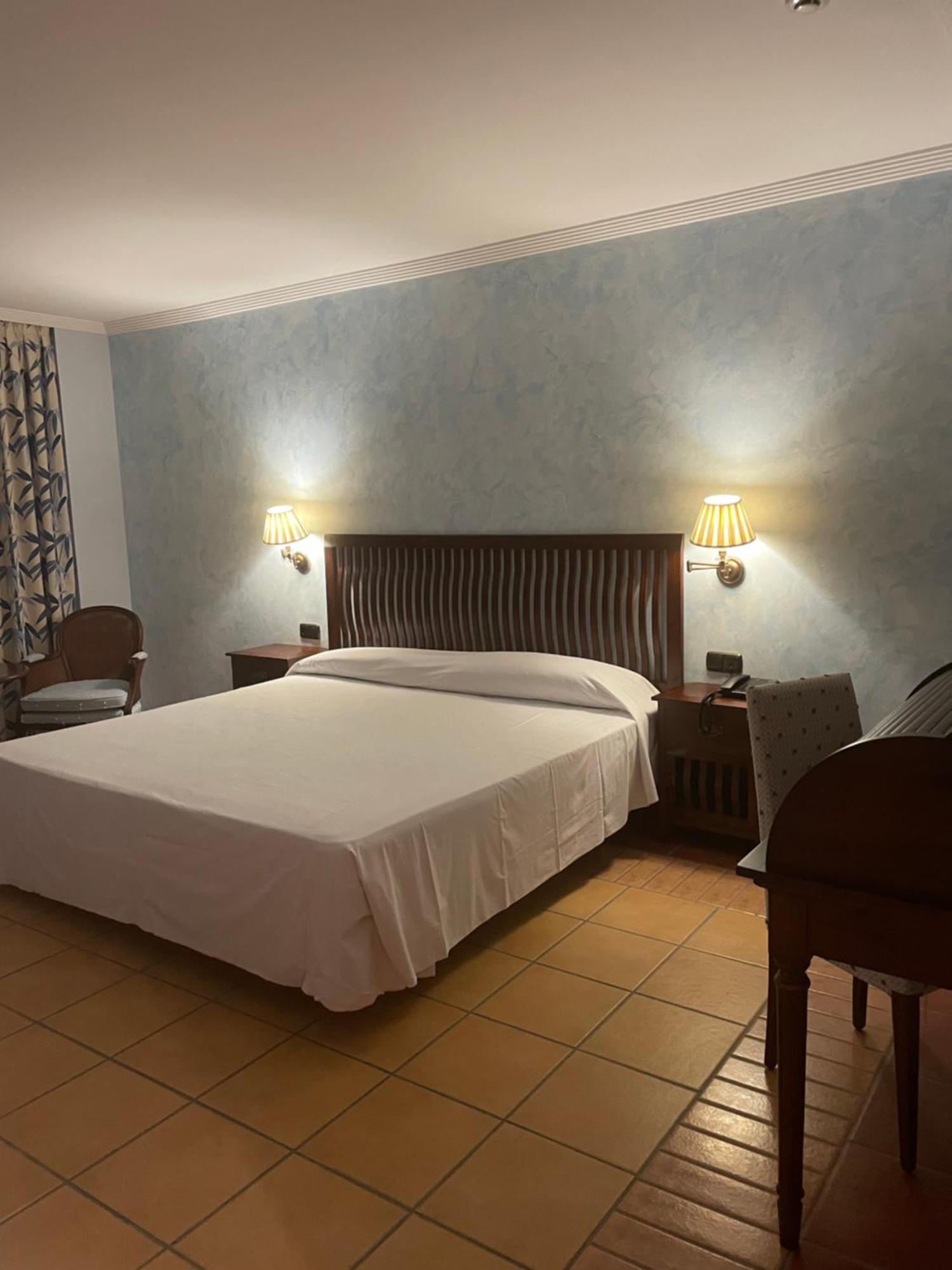 Hospedium Hotel Dona Mafalda De Castilla Plasencia Buitenkant foto